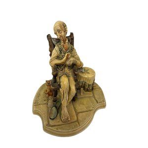 Vintage Naturecraft Merry Mender ENGLAND Figurine Man‎ In Chair No 822